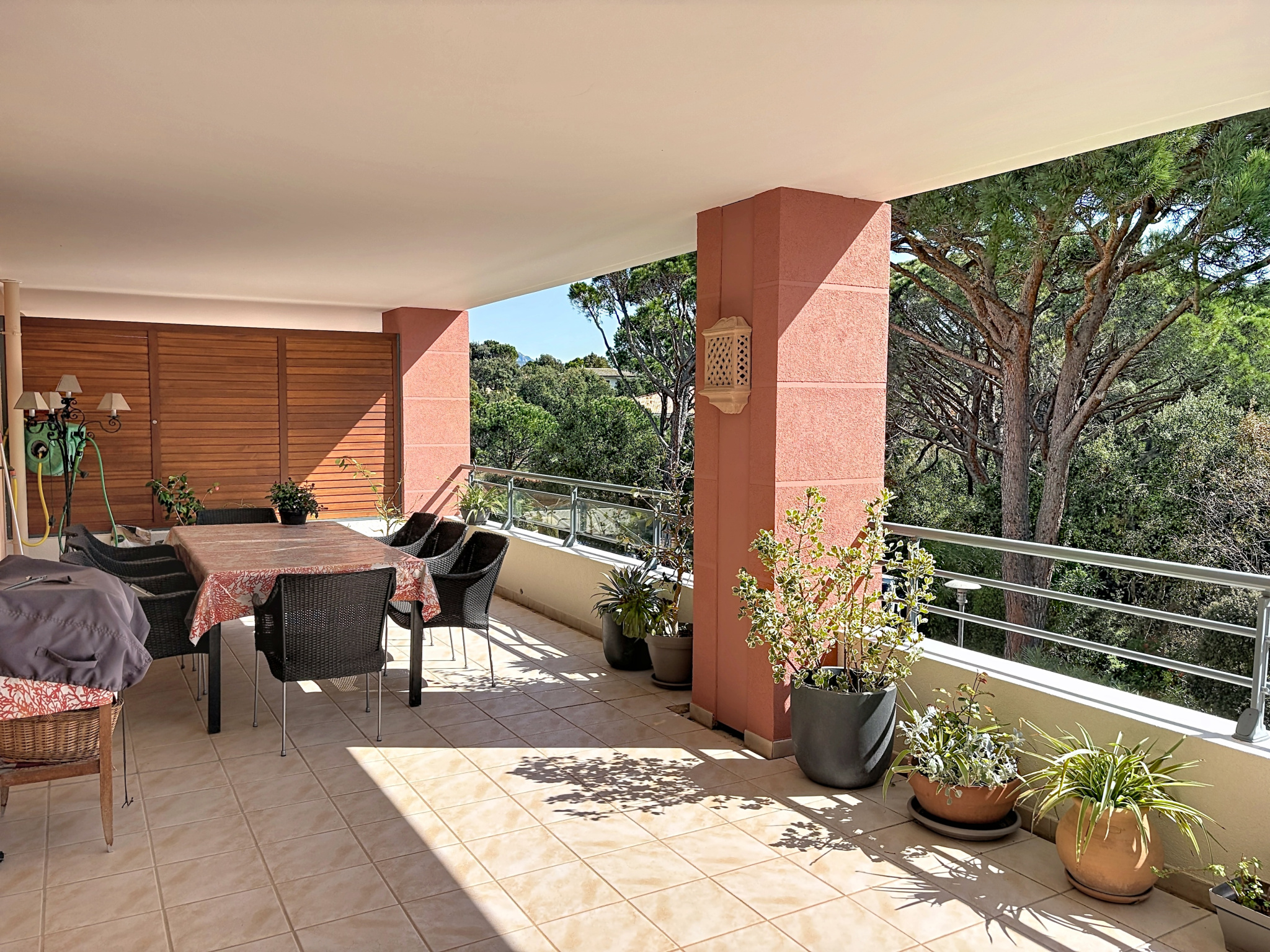 APPARTEMENT DE STANDING – 3 PIECES – VALESCURE LES GOLFS