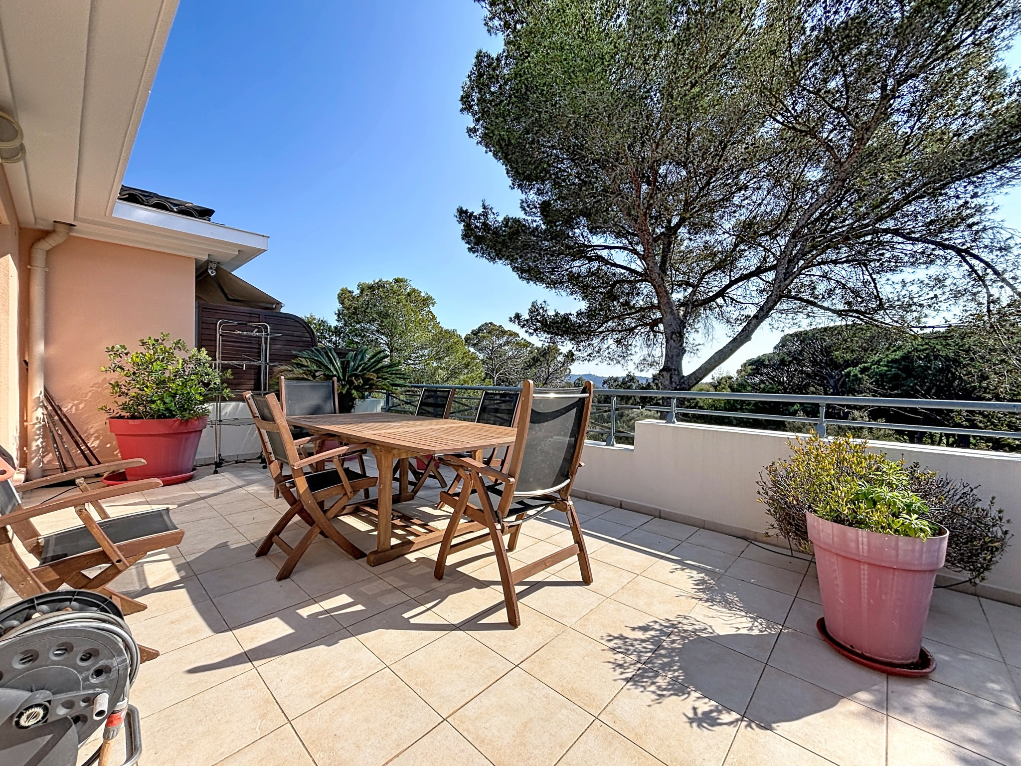 APPARTEMENT DE 110 M2 -RESIDENCE DE STANDING – VALESCURE LES