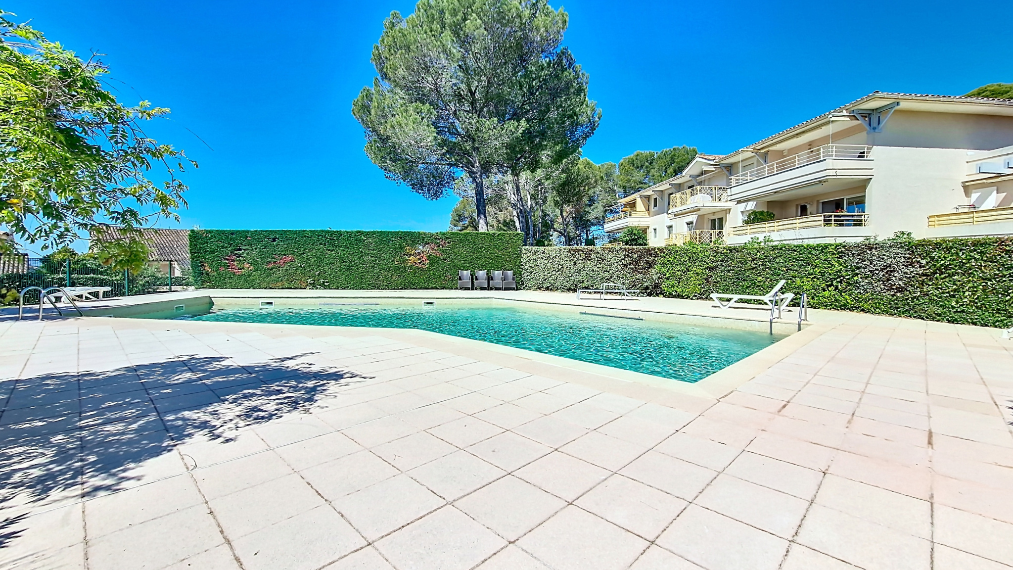 Appartement 3 pièces de 75 m2 avec jardin privatif, à deux p