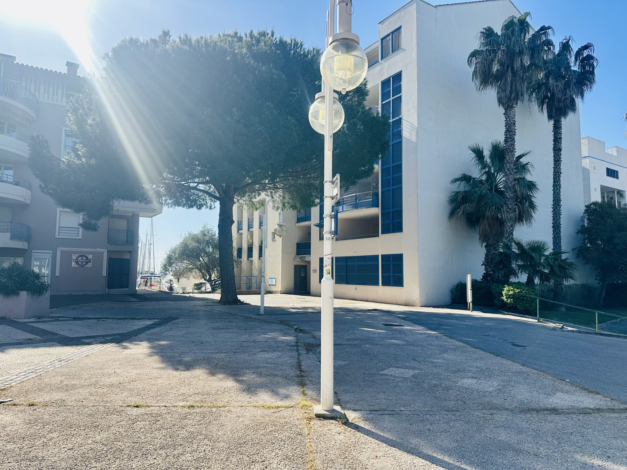 – PORT FREJUS – Murs commerciaux de 45m2