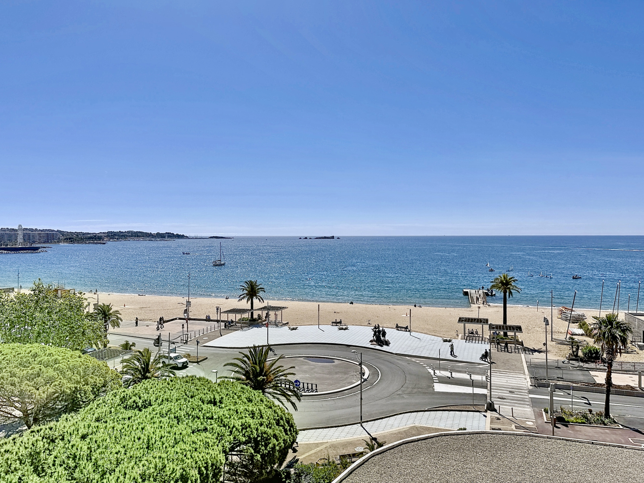 Superbe 3 pièces rénové avec vue mer panoramique, terrasse,