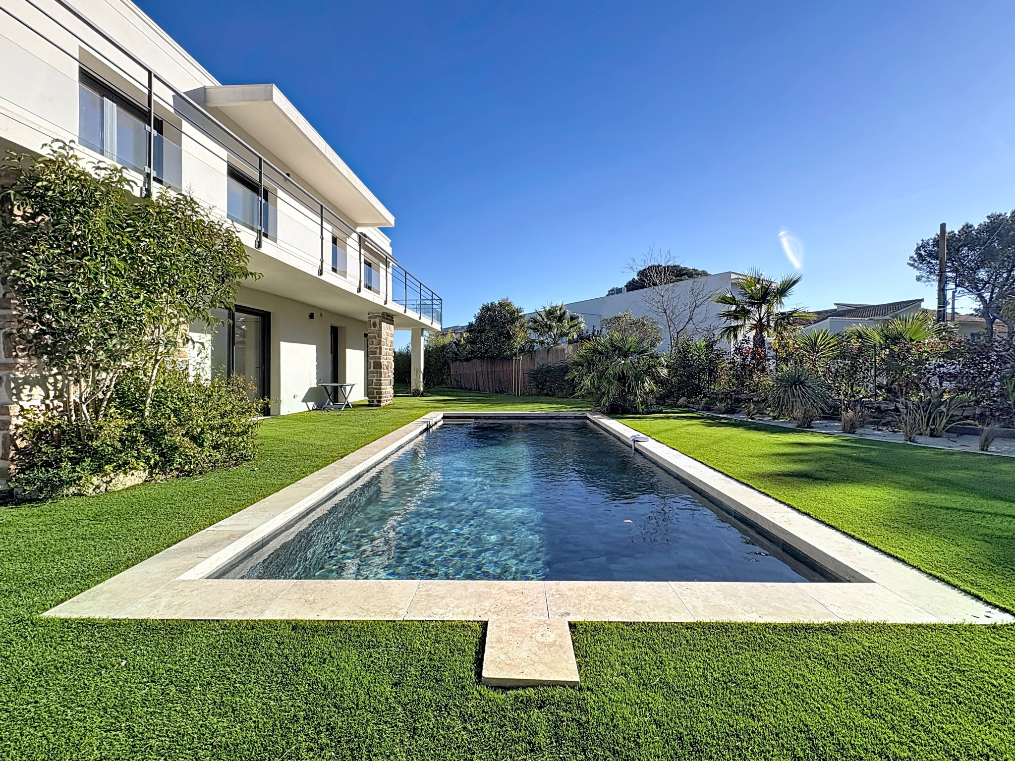 Villa contemporaine avec piscine – Boulouris