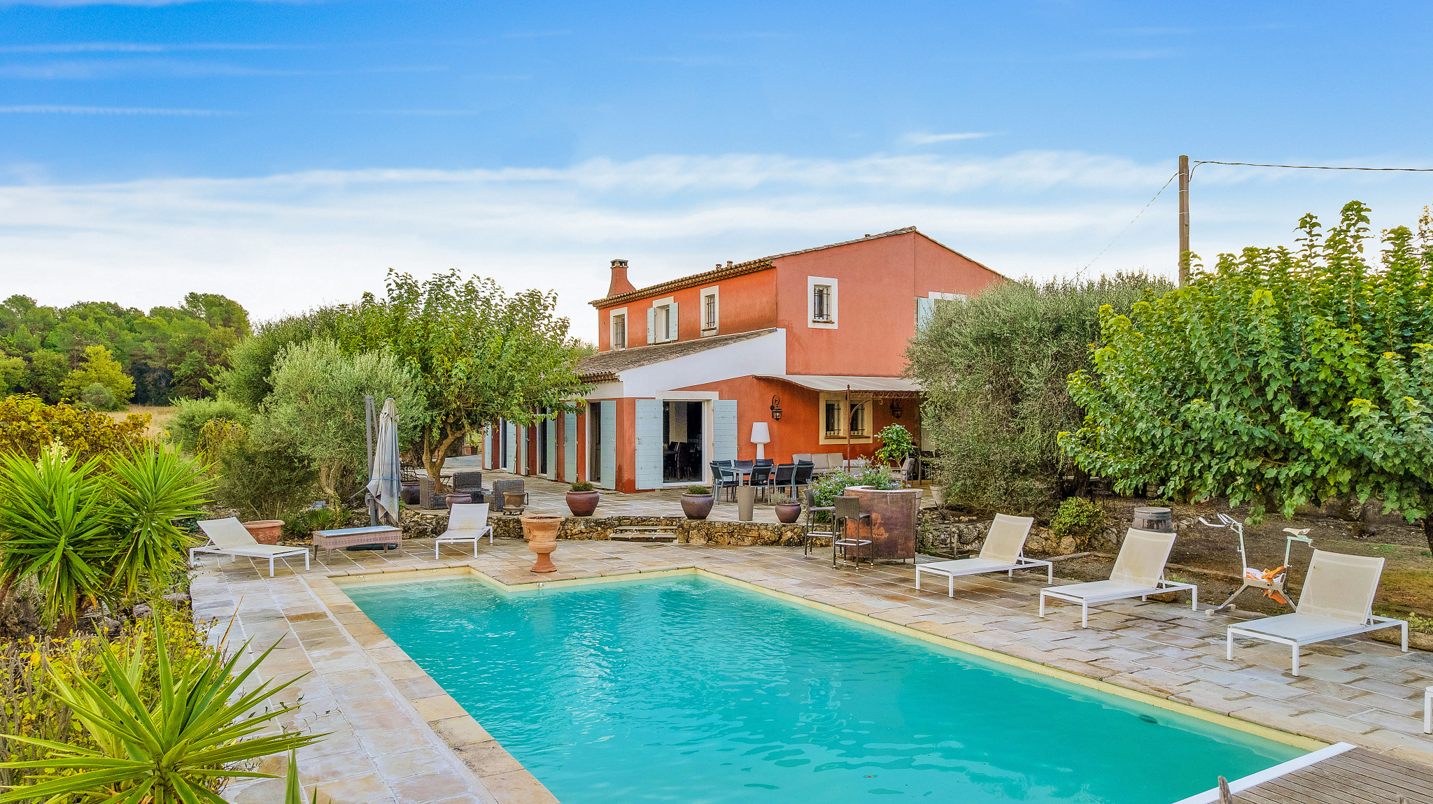 AUTHENTIQUE BASTIDE PROVENCALE – 205 M2 – PISCINE