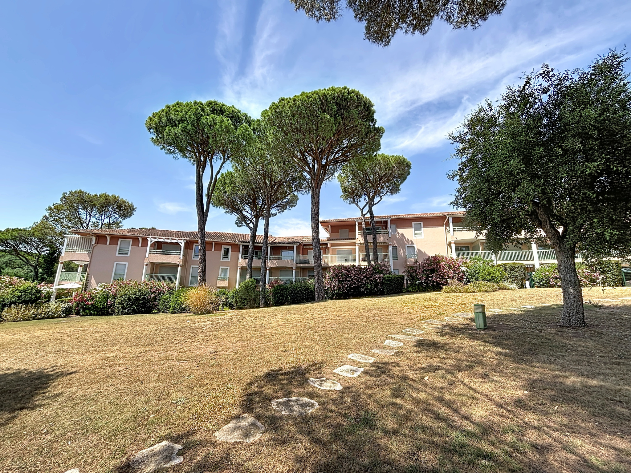APPARTEMENT 2 PIECES – VALESCURE LES GOLFS