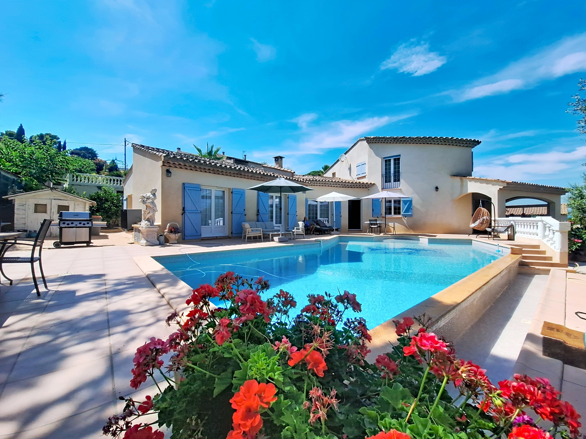 VILLA 7 PIECES 190 M2 AVEC PISCINE